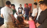 Bà con nông dân Cao Lộc học sửa chữa nông cụ. Ảnh: Duy Chiến 