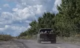 Binh lính Ukraine di chuyển ở vùng Sumy gần biên giới Nga ngày 13/8. (Ảnh: Reuters)