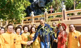 Thủ tướng Thái Lan Srettha trồng cây tại Khu tưởng niệm Chủ tịch Hồ Chí Minh