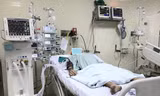 Bệnh nhân ngộ độc rượu đang được điều trị tại Khoa Hồi sức tích cực - BV E TƯ
