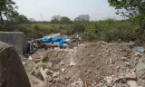 Nhiều bãi phế thải nằm "Trơ gan cùng tuế nguyệt" trên lối rẽ Đại học Thành Tây, quận Nam Từ Liêm, thành phố Hà Nội