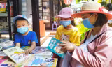 Đường sách TPHCM tấp nập trong kỳ nghỉ lễ 