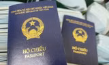 Hộ chiếu mới có bìa xanh tím than