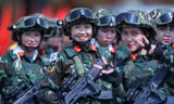 Những 'bông hồng thép' hợp luyện tại sân bay Biên Hòa