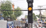 Tín hiệu đèn vàng.