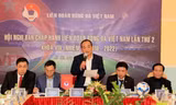 Bóng đá Việt Nam cần tìm được người thay thế vị trí do ông Cấn Văn Nghĩa (bìa phải) để lại ảnh: CTV 