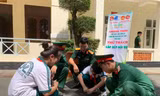 Bạn trẻ thích thú trải nghiệm chương trình ‘Một ngày làm chiến sĩ Quân đội Nhân dân Việt Nam’