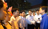 Lãnh đạo T.Ư Đoàn thăm và tặng quà các khối thanh thiếu niên tham gia Lễ diễu binh, diễu hành tại TP. HCM