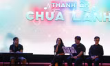 Bạn trẻ hòa mình vào không gian âm nhạc chữa lành