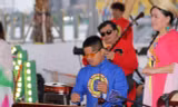 Nhóm nhạc cụ dân tộc ‘chơi nhạc trong bóng tối’