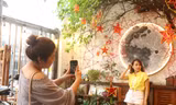 Bạn trẻ bị thu hút bởi những quán cà phê 'chill' ở Sài Gòn mùa Trung Thu