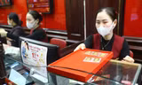 Choáng với giá vàng miếng SJC liên tục tăng. Ảnh: Như Ý