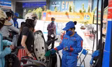 Thời gian qua quỹ bình ổn giá xăng dầu không phát huy hiệu quả. ẢNH: Như Ý