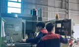 Doanh nghiệp làm hết công suất trong những ngày có điện. Ảnh: Việt Linh