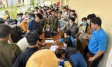 Công nhân Cty Hoàng Sinh - Bình Dương bị nợ lương và BHXH. Ảnh: H.C