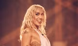 “Flowers” của Miley Cyrus đá xoáy chồng cũ Liam Hemsworth, nhắc cả Jennifer Lawrence?