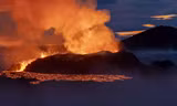 Núi lửa mới phun trào của Iceland hiện đang phun lốc xoáy 