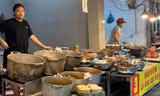 Chợ nhà giàu phố cổ ế khách, bất ngờ giá thực phẩm trong siêu bão