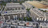 Được xây 3 tầng, doanh nghiệp tự 'vẽ' thêm tầng để bán