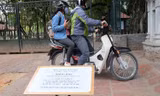 Đóng cửa bãi xe Văn Miếu, du khách chịu cảnh 'chặt chém' để vào di tích