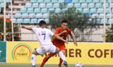 U18 Việt Nam (áo đỏ) thắng đậm 5-0 trước Philippines. Ảnh: VFF