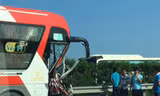 Xe khách nát đầu sau cú đâm kinh hoàng trên cao tốc Cầu Giẽ
