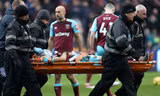Hậu vệ West Ham nhập viện vì chấn thương kinh dị