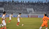 Công Phượng (áo trắng) và các đồng đội ở HAGL mở hàng V.League 2017 bằng... thất bại trước SHB.Đà Nẵng. Ảnh: Zing