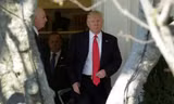 Tổng thống Trump rời Nhà Trắng đi dự hội nghị hôm qua. Ảnh: Reuters 