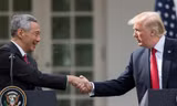 Tổng thống Mỹ Donald Trump (phải) và Thủ tướng Singapore Lý Hiển Long (trái). Ảnh: Tân Hoa Xã