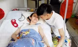 Chuyện chàng trai chăm bạn gái hôn mê lay động cư dân mạng