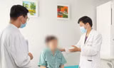 Nữ bệnh nhân bị bỏ quên gạc y tế trong ngực đã được cứu kịp thờ 