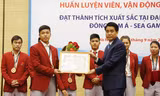 Chủ tịch UBND TP Hà Nội trao Bằng khen cho các VĐV
