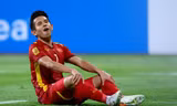 CĐV Việt Nam chia làm hai nửa vì Nguyễn Phong Hồng Duy