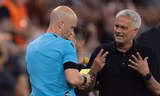Lăng mạ trọng tài, HLV Mourinho trả giá cực đắt
