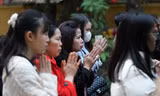 Tổ đình Phúc Khánh đông nghịt người đi lễ chiều mùng 2 Tết