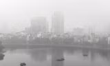Hà Nội chìm trong mưa phùn, nồm ẩm kéo dài