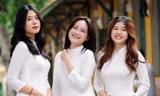 Nữ sinh Hà Nội rạng rỡ trong ngày khai trường