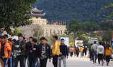 Hàng nghìn người đổ về Tây Yên Tử du xuân đầu năm mới
