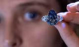 Viên kim cương xanh cực hiếm Bleu Royal. (Ảnh: Reuters)