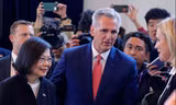 Bà Thái Anh Văn trong cuộc gặp Chủ tịch Hạ viện Mỹ Kevin McCarthy. (Ảnh: Reuters)