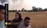 Ảnh chụp màn hình một video trên mạng xã hội ngày 7/10 cho thấy cô gái Israel Noa Argamani bị các tay súng Palestine bắt làm con tin tại địa điểm chưa xác định được. (Ảnh: Reuters)