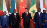 Chủ tịch Trung Quốc Tập Cận Bình và Tổng thống Nam Phi Cyril Ramaphosa tại thượng đỉnh BRICS ở Nam Phi ngày 24/8. (Ảnh: Reuters)