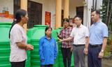 CLIP: Tặng 50 bồn nước hỗ trợ người dân vùng lũ Chương Mỹ
