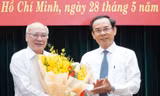 Bí thư Nguyễn Văn Nên trao quyết định nghỉ hưu cho nguyên Trưởng ban Tuyên giáo Thành ủy TPHCM