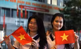 Giới trẻ hào hứng xuống phố xem hợp luyện diễu binh, diễu hành chuẩn bị lễ 30/4