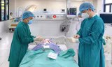 Người đàn ông Hoà Bình nhập viện khi đã ngừng thở, ngừng tim vì nhiễm loại vi khuẩn 'tử thần' 