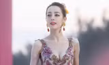 Tin tình ái bủa vây mỹ nhân Tân Cương