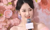 Hàng nghìn người săn đón Địch Lệ Nhiệt Ba