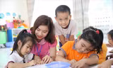 Đề xuất giảm tuổi nghỉ hưu cho giáo viên mầm non. Ảnh: Diệp An 